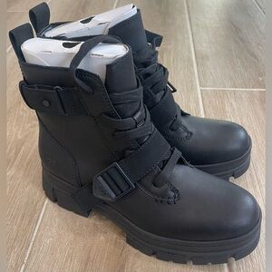 UGG Ashton Lace Up Boots Size 9.5